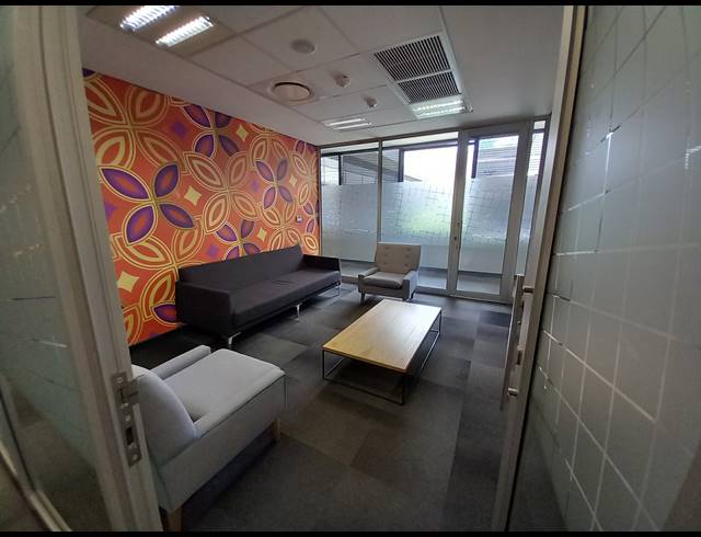 1,267M² OFFICE TO LET IN BRYANSTON